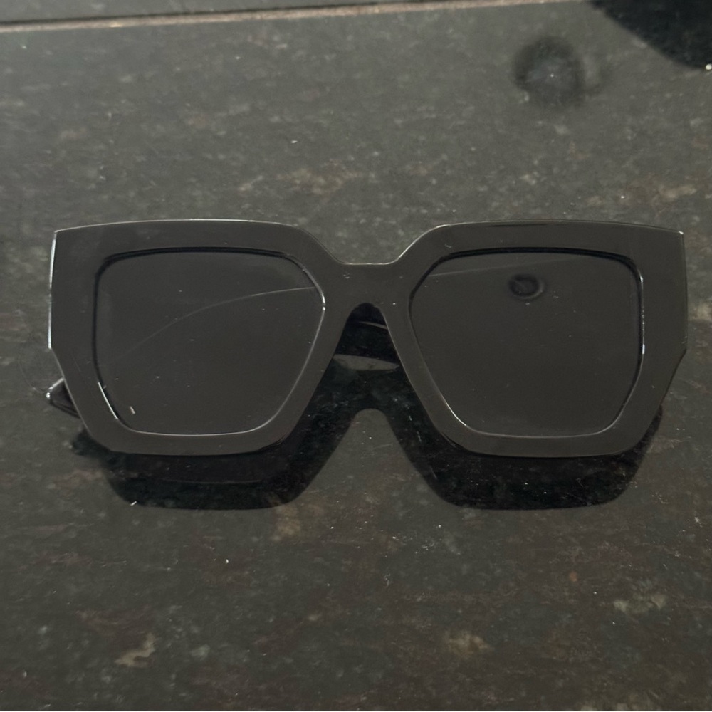 Cute Black Large Frame Sunglasses 🕶️
